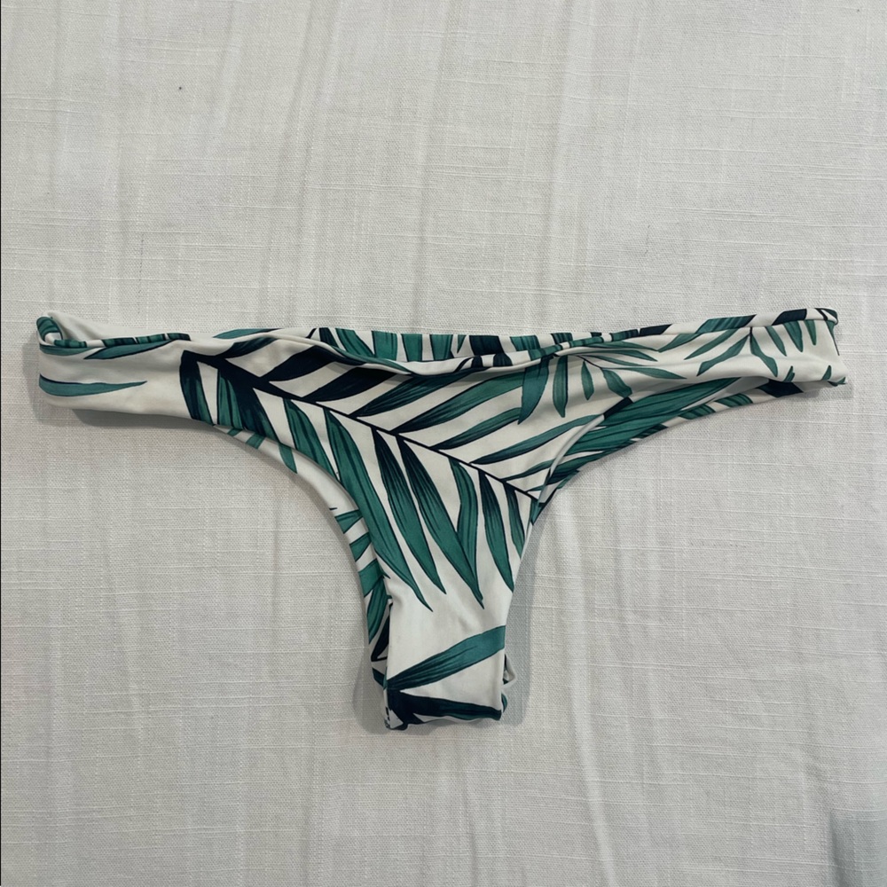 Ama Bikini Nami bottoms, palm print